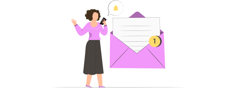 Ilustração de uma mulher segurando seu celular, próxima a um envelope representando o recebimento de email. A postura é positiva, pois as boas práticas de e-mail marketing foram cumpridas.